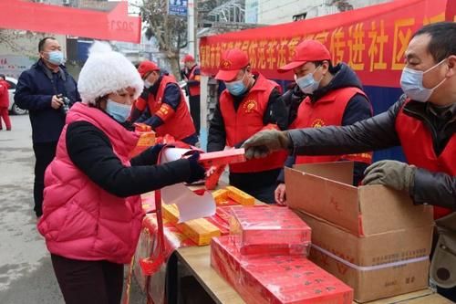 疫情视频最新路南区(疫情期间社区送温暖)