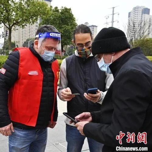 滕州发现1名密接者!:滕州多部门为荣立功军人送喜报